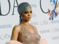 Rihanna sa dočkala najexkluzívnejšieho ocenenia módy vďaka šatám z dielne Swarovski. 
