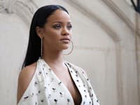 Pred 10 rokmi získala speváčka Rihanna cenu Fashion icon. za aký model? 