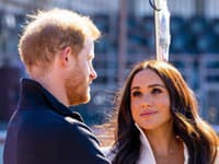 Buckinghamský palác sa obáva, že by aj princova manželka Meghan mohla prísť s vlastnými memoármi. 