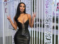 Kim Kardashian je matkou, podnikateľkou, právničkou, herečkou, ale najnovšie aj výkonnou producentkou dokumentu o slávnej hereckej ikone. 