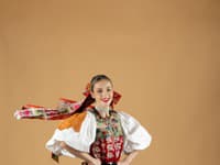 Ľudový tanec z Podpoľania pre súťažnú disciplínu Dances of the World sa učila v Očovej,