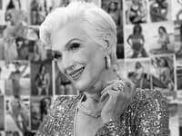 Maye Musk nebola jediná modelka babička, ktorá sa objavila na titulke 60. diamantového výročia magazínu SI Swimsuit. 