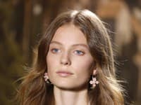 Lesky na pery alebo rúže na zvýraznenie tvaru pier: Aktuálne trendy, ktoré hýbu make-up svetom