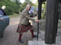Zámok Balmoral, ktorý sa nachádza v škótskej vysočine, je oficiálnym letným útočiskom britskej kráľovskej rodiny. 