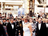 Princezná Diana vzdala svojimi krásnymi šatami na slávnom filmovom festivale v Cannes poctu monackej princeznej, Grace Kelly. 
