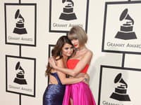 Taylor Swift je Seleninou dlhoročnou priateľkou a majú k sebe rozhodne blízko. 