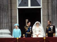 Čítačky pier vraj dekódovali radu, ktorú dala kráľovná Alžbeta princeznej Diane, v deň jej svadby na balkóne Buckinghamského paláca. 