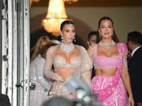  Do Indie však prileteli aj sestry Kardashianky – Kim a Khloe