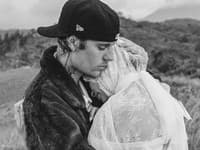 Hailey Bieber čelila klebetám v médiách ohľadom svojho manželstva so spevákom Justinom Bieberom od samého začiatku. 