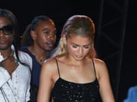 Po tom, čo si Zendaya obliekla nádherné trblietavé čierne šaty Louis Vuitton, samotné olympijské hry v Paríži poňala veľmi ležérne. 