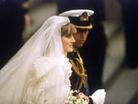 Diana Spencer v čase konania svojej svadby s princom Charlesom vraj vysielala veľmi jasné červené vlajky. 