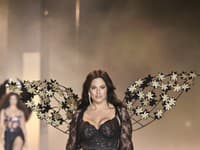 Plus size modelka potešila fanúšikov, keď na svojej sociálnej sieti Instagram napísala, že sa zúčastní veľkolepej módnej prehliadky anjelikov. 