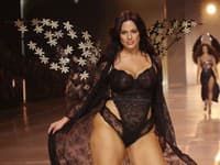 Na veľkolepej módnej prehliadke anjelikov, Victoria´s Secret fashion Show 2024, vystúpila tento rok aj plus siza modelka Ashley Graham. 