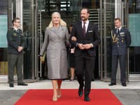 Korunná princezná Mette-Marit si skutočne polepšila, keď sa zo servírky stala členkou nórskej kráľovskej rodiny. Raz bude aj kráľovnou. 