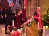 S prípravami na Vianoce začína kráľovská rodina už v tomto období: Kate sa roky drží tradícií, ktoré milovala aj princezná Diana