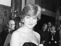 Princezná Diana vraj výberom šiat dávala signály. Mnohé z jej vzhľadov sa zapísali do histórie. 