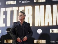 Robbie Williams vystupoval pre kráľovnú Alžbetu počas jej diamantového jubilea a v priebehu rokov sa stretol s mnohými členmi kráľovskej rodiny. 