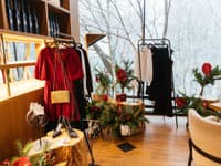 Sviatočné outfity, topánky či kabelky a bižutéria