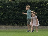 Kráľovské opatrovateľky podliehajú prísnemu výcviku. Neučia sa len prebaľovať či spievať uspávanky... 