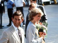 Princ Charles sa tesne pred svadbou s princeznou Dianou prejavil ako hotový romantik.  Bohužiaľ, to bolo len raz... 