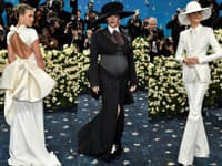 Róby z Met Gala 2025: Rihanna v tejto róbe odhalila, že čaká tretie dieťa, Zendaya výberom stylingu opäť bodovala