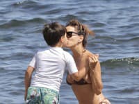 Eva Longoria sa na dovolenke venovala synovi