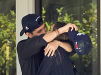 Jessica Alba bola nedávno  prichytená paparazzmi pri vášnivých bozkoch s hercom známym z filmu Top Gun, Dannym Ramirezom. 