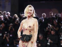 Herečka Naomi Watts v róbe Valentino