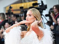 Rosie Huntington-Whiteley v Benátkach zažiarila, za jej dokonalým výzorom je aj harmónia v súkromí