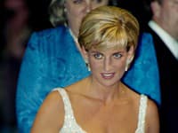 V jednom momente si Diana vlasy chcela nechať narásť, tak sme ich nechali rásť a rásť. 