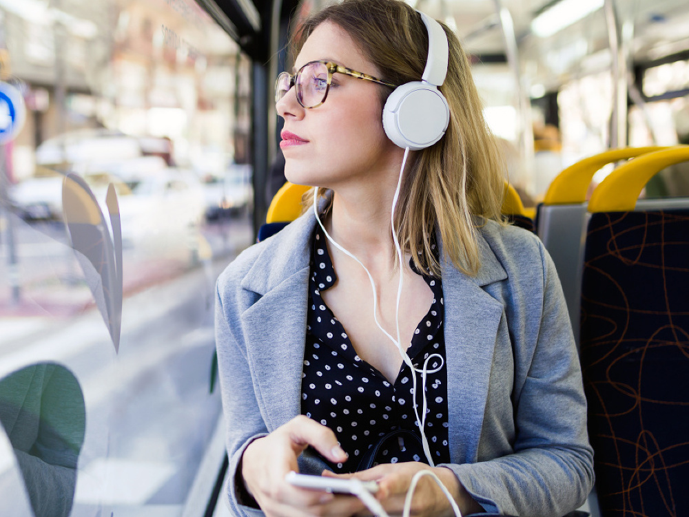 žena, podcast, bus, vzdelanie, učenie sa