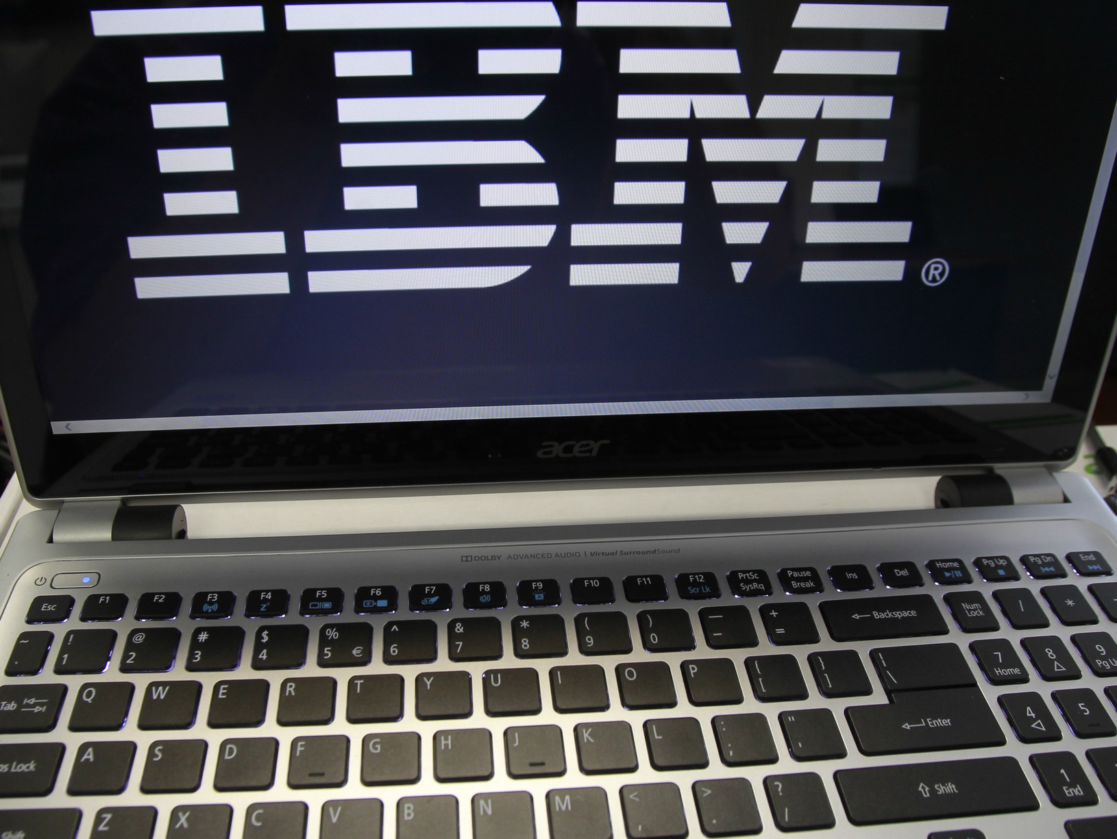 IBM poprel správu o