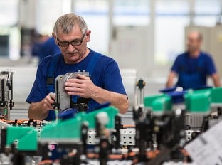 Zamestnanci spoločnosti Volkswagen Slovakia