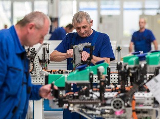 Zamestnanci spoločnosti Volkswagen Slovakia