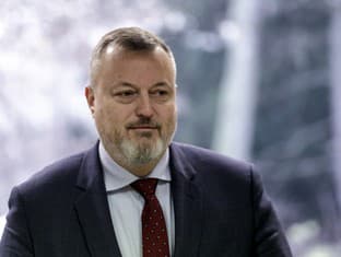Poslanci schválili vyššiu sumu