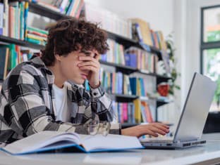 Gen Z má novú konkurenciu. O junior pozície sa čoraz viac zaujímajú aj TÍTO pracovníci!