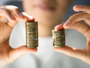 Prieskum: Ľudia žiadajú pri platoch transparentnosť, odmietajú zatajovanie