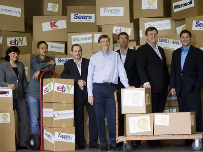 Tony Hsieh, šéf spoločnosti Zappos (druhý zľava)