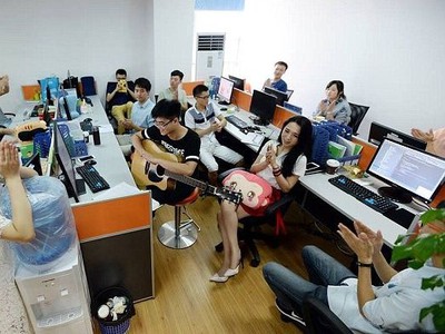 Čínskych programátorov motivujú krásne ženy
