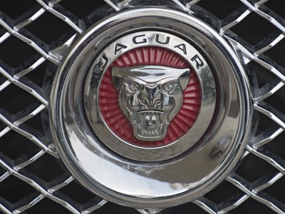 Vláda podpísala investičnú zmluvu s automobilkou Jaguar Land Rover