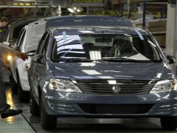 Renault plánuje do roku 2016 zrušiť 7500 pracovných miest v továrňach vo Francúzsku.