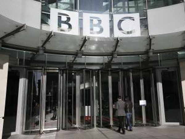 Žurnalisti britskej rozhlasovej a televíznej spoločnosti BBC vyhlásili na pondelok štrajk.
