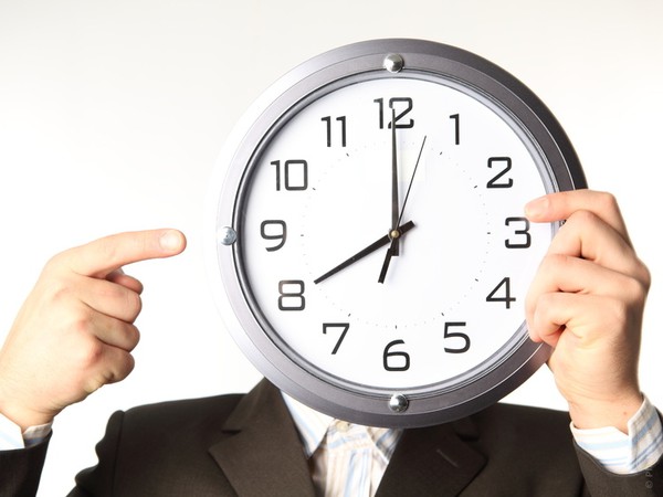 So Sviatkom práce sa viaže ustanovenie osem hodinového pracovného času.