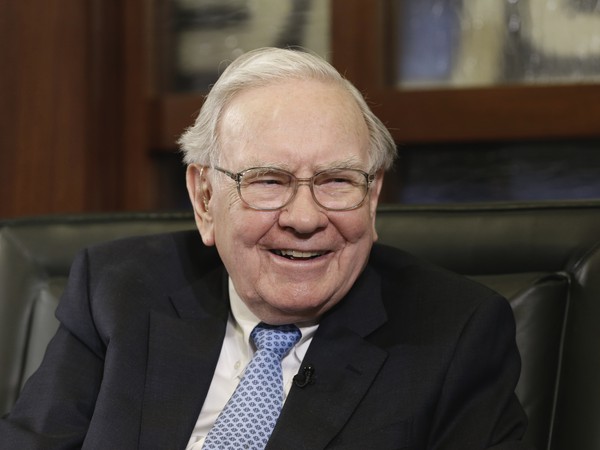 Tretí najbohatší muž sveta Warren Buffet dá prácu stovkám Slovákov.