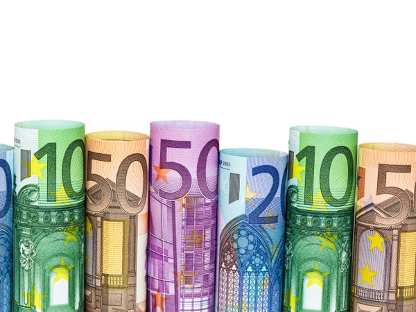 Slováci dosiahli mesačný plat v priemere 857 eur.