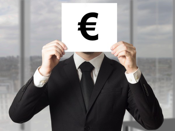 Dávku v nezamestnanosti možno poberať aj pri zárobku do 148,57 eura.