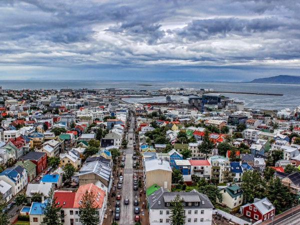 Ročná mzda na Islande sa pohybuje okolo 45-tisíc dolárov a životné náklady predstavujú 25,9 percent zo mzdy. 
