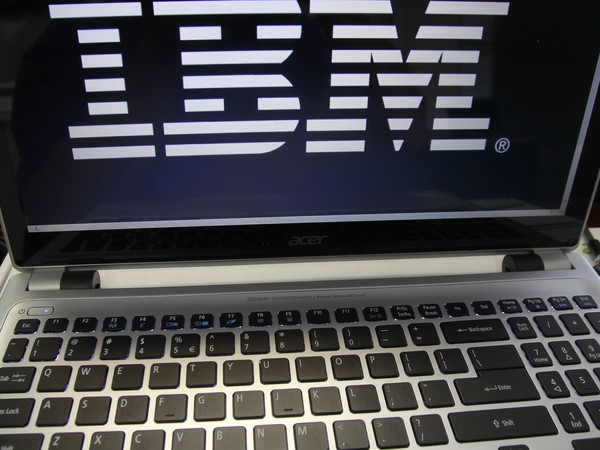 IBM poprel správu o prepustení viac než 100.000 ľudí.