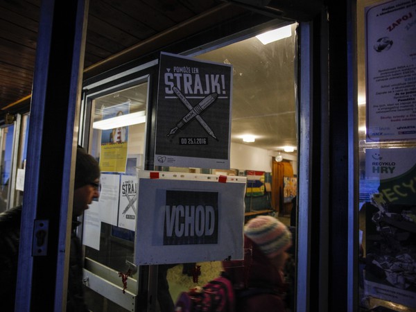 Časť slovenských učiteľov vstúpila do štrajku