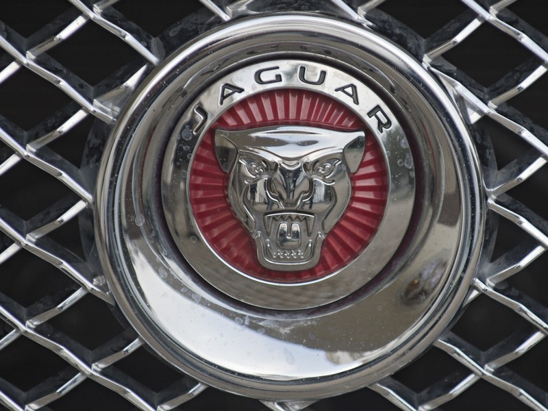 Vláda podpísala investičnú zmluvu s automobilkou Jaguar Land Rover